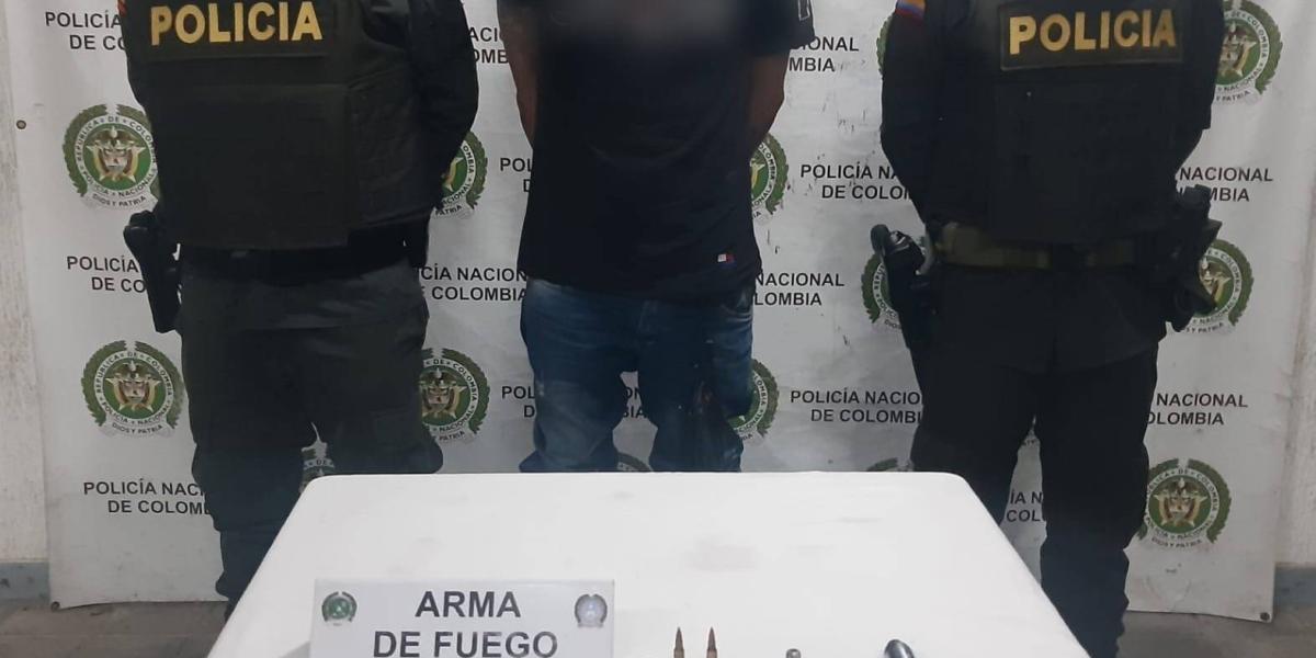 Policía capturó en Cali a hombre con un arma de fuego hecha con un tubo