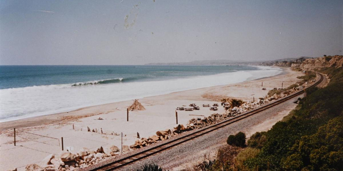 Así lucía, en mayo de 1998 el mar frente a la exclusiva comunidad residencial Cyprus Shore en San Clemente, California.
