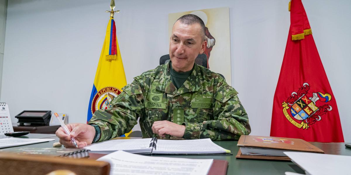 El general Luis Ospina, lleva 35 años en la institución castrense.
