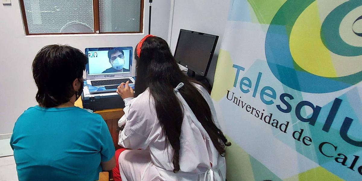 La atención de Telesalud se puede hacer a través de computadores o dispositivos móviles.