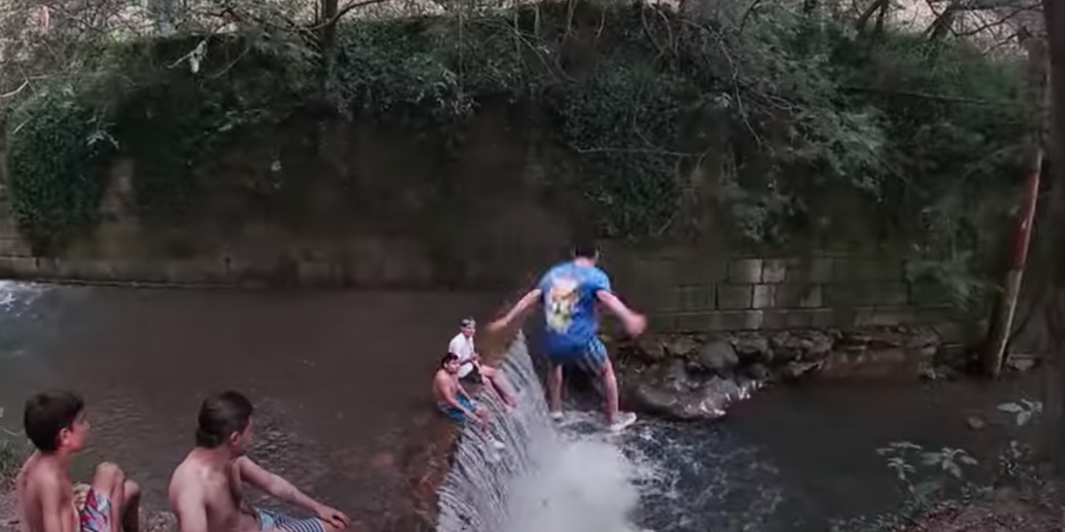 Bogota: Personas se bañan y hacen paseo en rio del centro de la ciudad