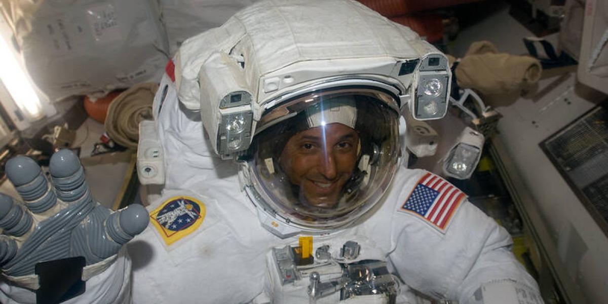 El astronauta Joseph Acaba en la Estación Espacial Internacional.