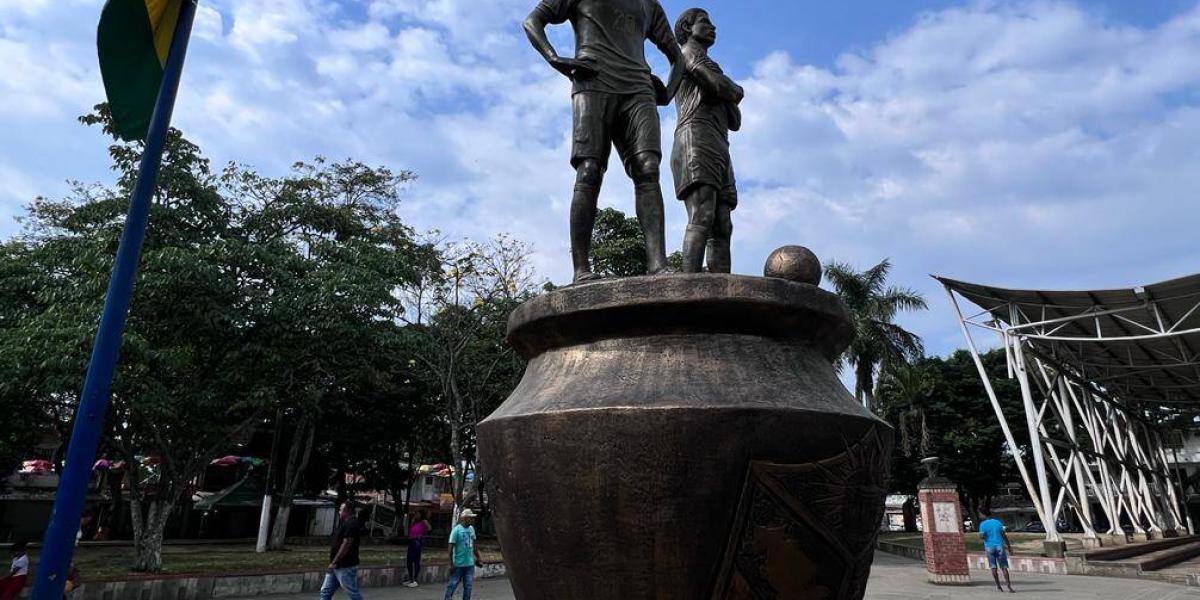 En Villa Rica rindieron un homenaje a los futbolistas Adrián Ramos y Henry Viáfara