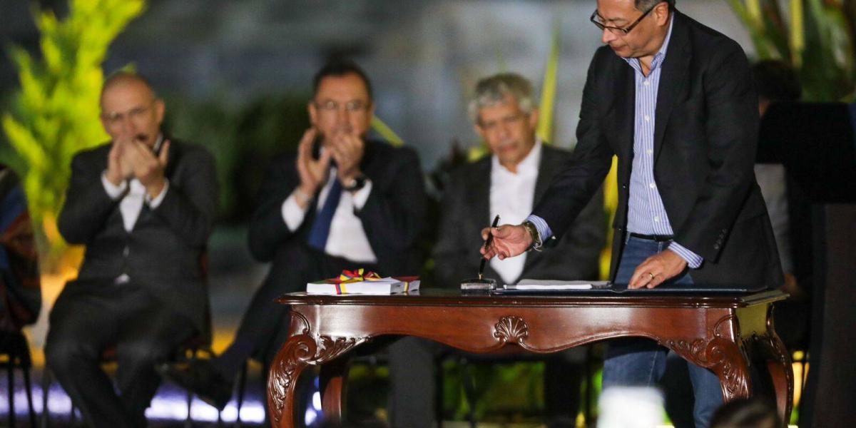 En un evento en la Plaza Núñez, el Gobierno de Gustavo Petro radica en el Congreso de la República el proyecto de ley del Plan Nacional de Desarrollo “Colombia Potencia Mundial de La Vida” 2022-2026.