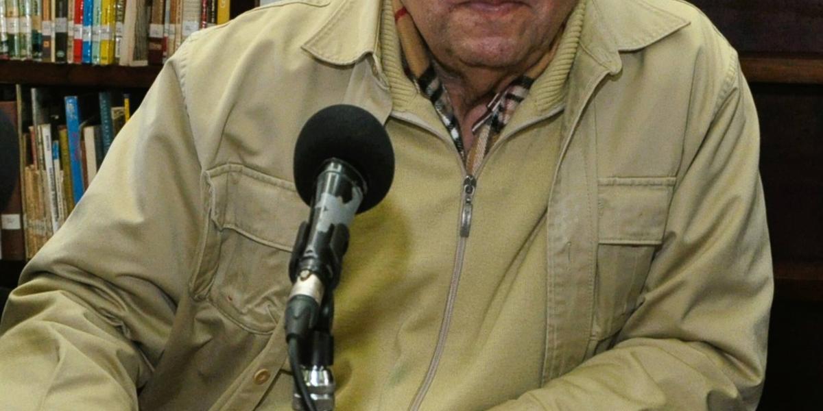A sus 92 años, el poeta venezolano Rafael Cadenas es un símbolo de coherencia y dignidad.
