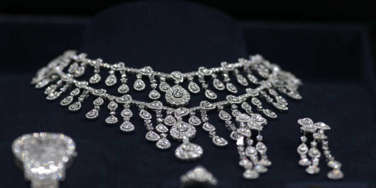Vista de las joyas que fueron importadas ilegalmente desde Arabia Saudí.