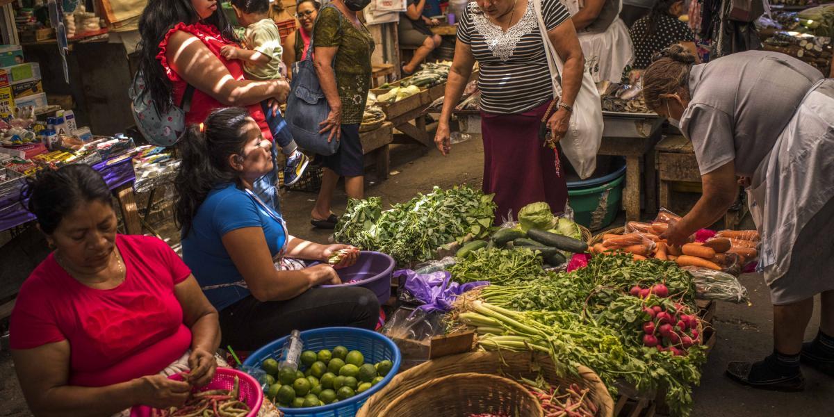 NYT: Antes de las medidas en Soyapango, El Salvador, nadie visitaba un mercado sin aprobación pandillera.