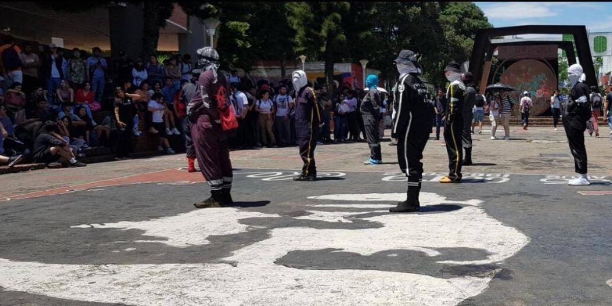 Encapuchados UIS Lanzan Papas Bomba A Policías: Disturbios En La UIS