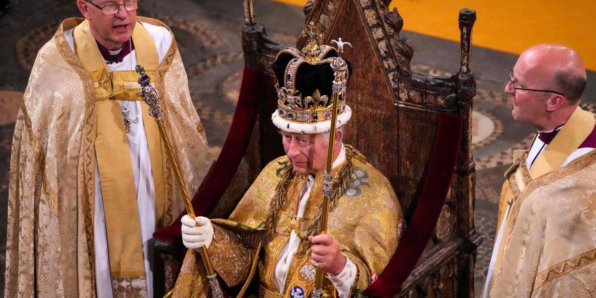Carlos III tras ser coronado como rey británico.