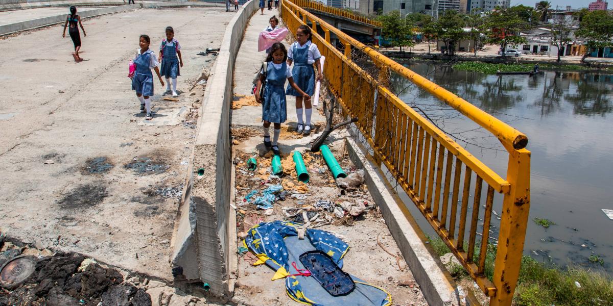 Barranquilla puente vehicular de La Loma inconcluso