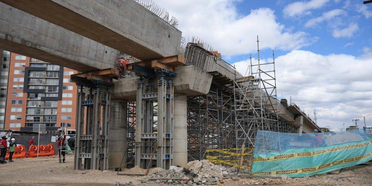 Con el izaje de vigas avanza la construcción de puente vehicular en la ...