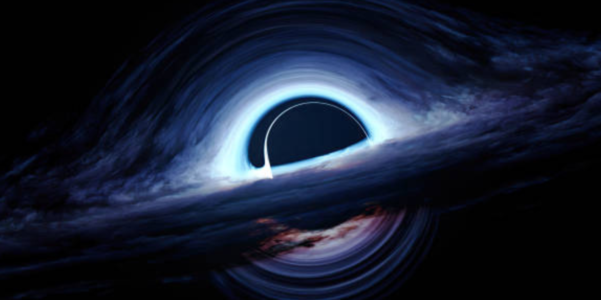 Muchas galaxias, incluida la Vía Láctea, albergan agujeros negros supermasivos en sus centros, y el de nuestra galaxia se llama Sagitario A*.