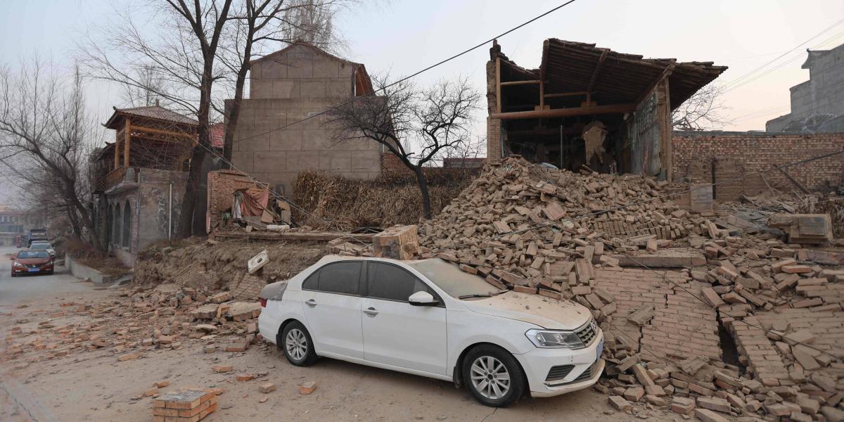Varias casas se derrumbaron tras el fuerte sismo de magnitud 6,2.