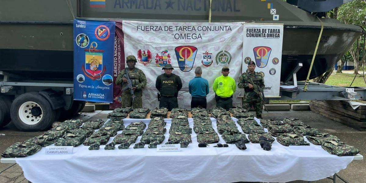 Incautan r plica de uniformes del Ej rcito que estaban en manos de