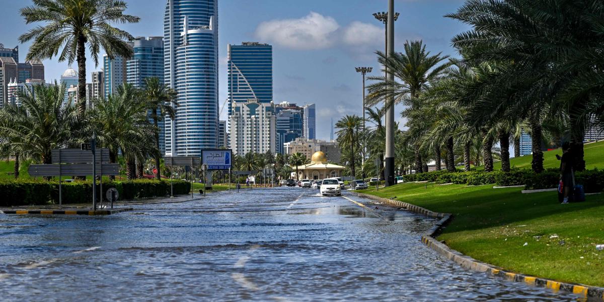 Dubai, el centro financiero de Oriente Medio, quedó paralizado por las lluvias torrenciales que provocaron inundaciones en los Emiratos Árabes Unidos.