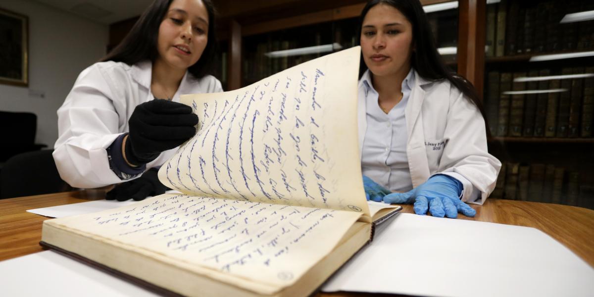 Bogotá: La sala oculta que guarda libros raros y manuscritos más ...