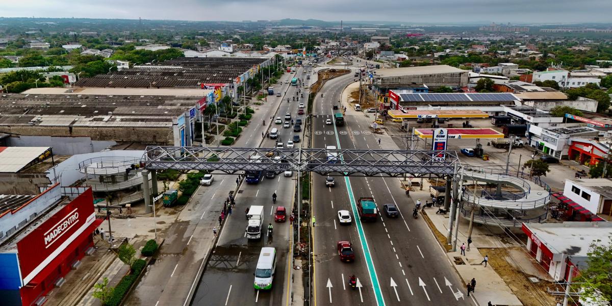 Barranquilla: instalado el puente peatonal de la Circunvalar a la altura de  La Pradera