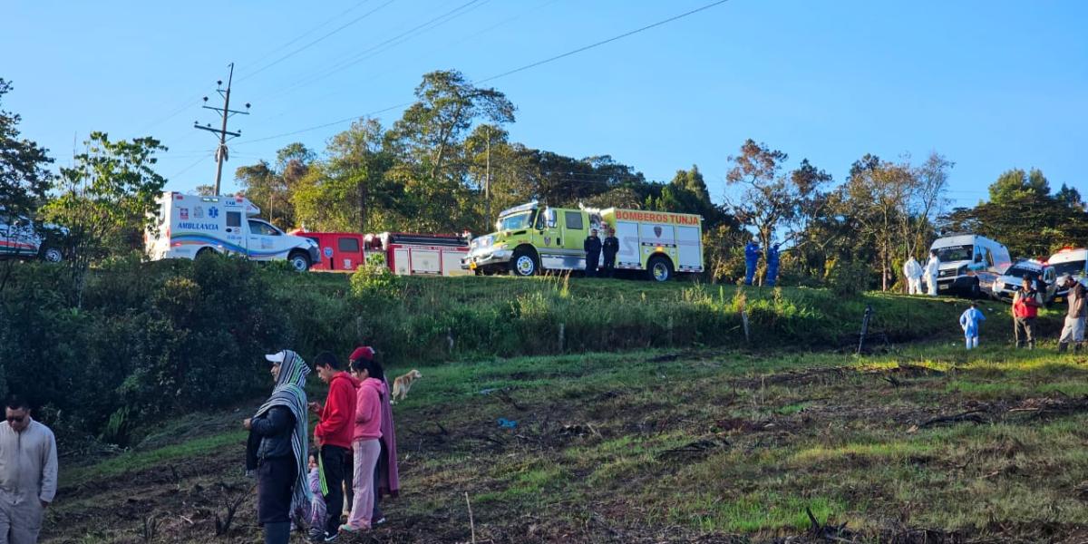 Accidente de tránsito en Boyacá: cuatro muertos y 16 heridos deja  volcamiento de bus en la vía Arcabuco - Moniquirá