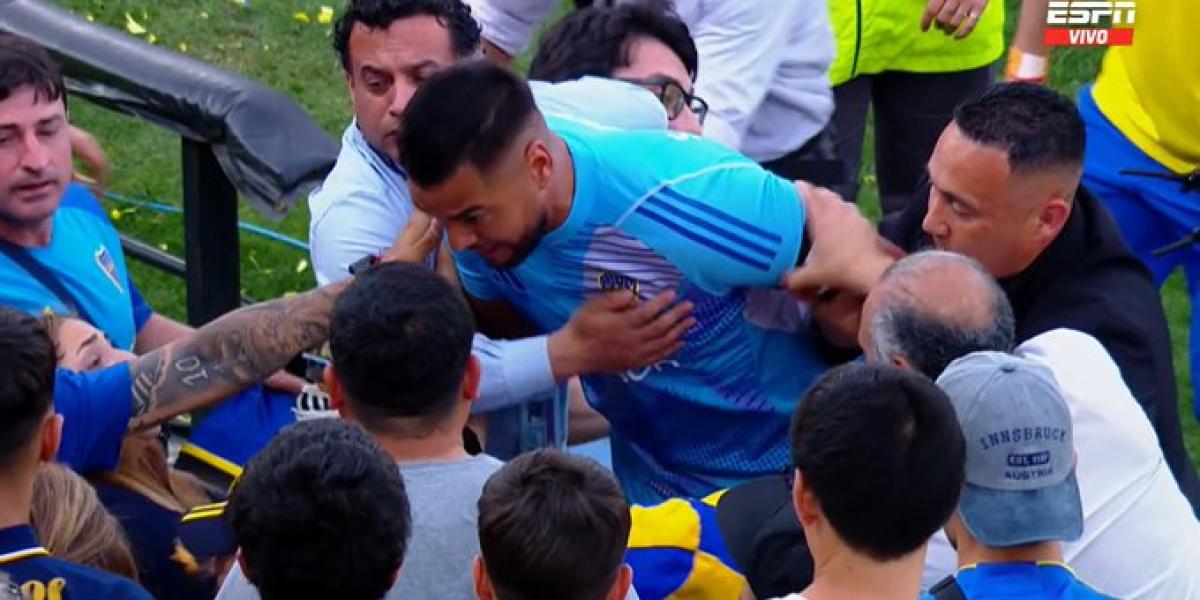Boca vs. River terminó en escándalo: arquero Chiquito Romero, como los  uruguayos contra Colombia, fue a pelear con los hinchas; video