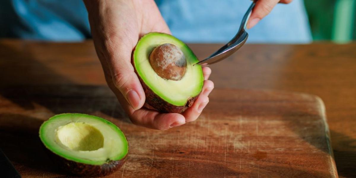 ¿Cuántas calorías tiene un aguacate y cuánto debe comer para tener una  dieta balanceada?