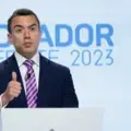 El candidato presidencial Daniel Noboa habla durante el debate presidencial.