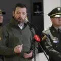 la Administración Distrital y la Policía Metropolitana de Bogotá, entregarán importantes resultados operativos contra la extorsión, relacionados con el “Tren de Aragua” Alcalde Mayor de Bogotá , Carlos Fernando Galán , el Secretario de Seguridad César Andrés Restrepo el Coronel, William Lara y el Comandante Policía Metropolitana de Bogotá (E) Coronel, Elver Vicente Alfonso Sanabria
Director de Antisecuestro y Antiextorsión en rueda de prensa anuncian la captura de Eryck mano derecha de alias Geovanny del tren de Aragua BOGOTÁ 24 de octubre del 2024 . FOTO MAURICIO MORENO CEET EL TIEMPO @mauriciomorenofoto