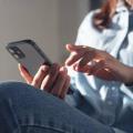 Profesora acosa a estudiante por WhatsApp