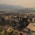 Vista de casas quemadas tras un incendio que afectó los cerros de la comuna Los Olivos, Viña del Mar.