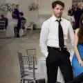 ‘Amores materialistas’ está protagonizada por Chris Evans (i), Dakota Johnson (c) y Pedro Pascal (d) y se estrenó en Colombia el 31 de julio.