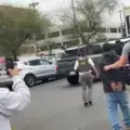 Agentes de ICE buscan migrantes en este Home Depot.
