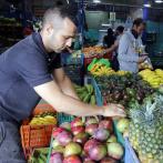 En Medellín, los ciudadanos buscan economía a la hora de comprar los alimentos de primera necesidad. Debido a las alzas en los precios por cuenta de la inflación, las personas van a la central Mayorista de Antioquia para comprar.