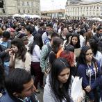 En la foto, miles de jóvenes asisten a una Jornada de Inscripciones al Programa 40 Mil primeros empleos para habitantes de Bogotá y Cundinamarca. El evento se realizó en la Plaza de Bolívar en 2015.