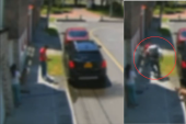 En video: intolerancia en Bogotá mientras hombre lavaba el carro con una manguera