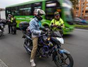 El 55,7 por ciento de los motociclistas en la capital no se detienen ante una señal de pare.