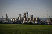 Flaquean esfuerzos de aliados occidentales para restringir ingresos petroleros de Moscú. Una refinería en Bulgaria.