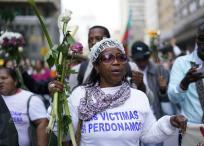 Las víctimas del conflicto armado han realizado diversas manifestaciones pidiendo justicia y paz.