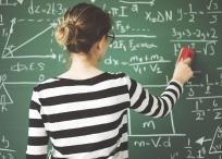 La encuesta dice que los docentes tienen, en promedio, 44 años y el 55 % de ellos son mujeres.