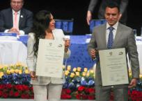 El presidente electo de Ecuador, Daniel Noboa y la vicepresidenta electa, Verónica Abad reciben credenciales.