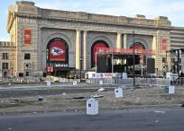 Así quedó la Union Station después del tiroteo en el desfile de la victoria de los Kansas City Chiefs en el Super Bowl.
