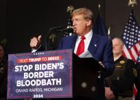 El expresidente estadounidense Donald Trump asiste a un evento de campaña el 2 de abril de 2024 en Grand Rapids, Michigan.
