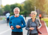 Recuerde que incorporar actividades físicas como caminar, nadar o practicar yoga en la rutina diaria puede marcar una gran diferencia en la longevidad.