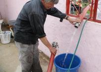 Reutilizar el agua es una de las pácticas que más hacen los colombianos para ahorrar.