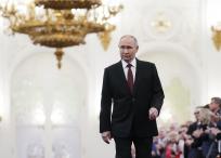 El presidente Vladimir Putin llega a su ceremonio de posesión en el Kremlin.