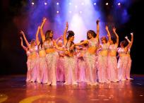 El show contará con la participación de 300 bailarinas en escena.
