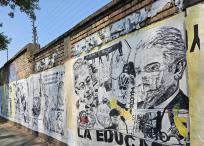 Bogotá tiene una larga tradición de cartelistas en el centro; ahora tiene un nuevo actor en sus paredes.
