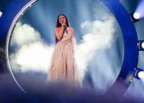 La cantante ruso-israelí Eden Golan, que representa a Israel con la canción "Hurricane", actúa en el escenario durante el ensayo general en vísperas de la final del 68º Festival de la Canción de Eurovisión.