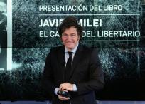 El presidente de Argentina, Javier Milei, durante la presentación de su libro El camino del libertario este viernes en el Auditorio del diario 'La Razón', en Madrid. EFE/Borja Sánchez-Trillo