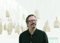 Rafael Lozano Hemmer <QA0>
en su primera exposición monográfica en México, ‘Pseudomatismos’, que recoge sus 23 años de carrera artística. FOTO: ALEJANDRO ACOSTA. EL UNIVERSAL