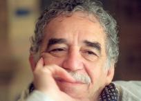 En 1976 ‘rompe’ relaciones con Mario Vargas Llosa, escritor peruano, después de recibir un puñetazo monumental. Una de las imágenes más famosas de Gabo es aquella en la que se le ve sonriente pero con el ojo completamente morado gracias a los iracundos nudillos del autor de ‘La ciudad y los perros’.