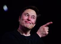 Elon Musk indicó que espera que para principios del próximo año los conductores de Tesla no tengan que "tocar el volante".
